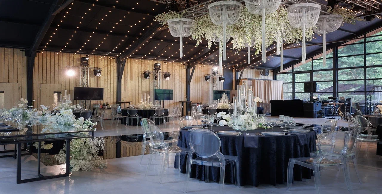 Организация мероприятий в большой веранде Загородного комплекса HIDE (Московская область)