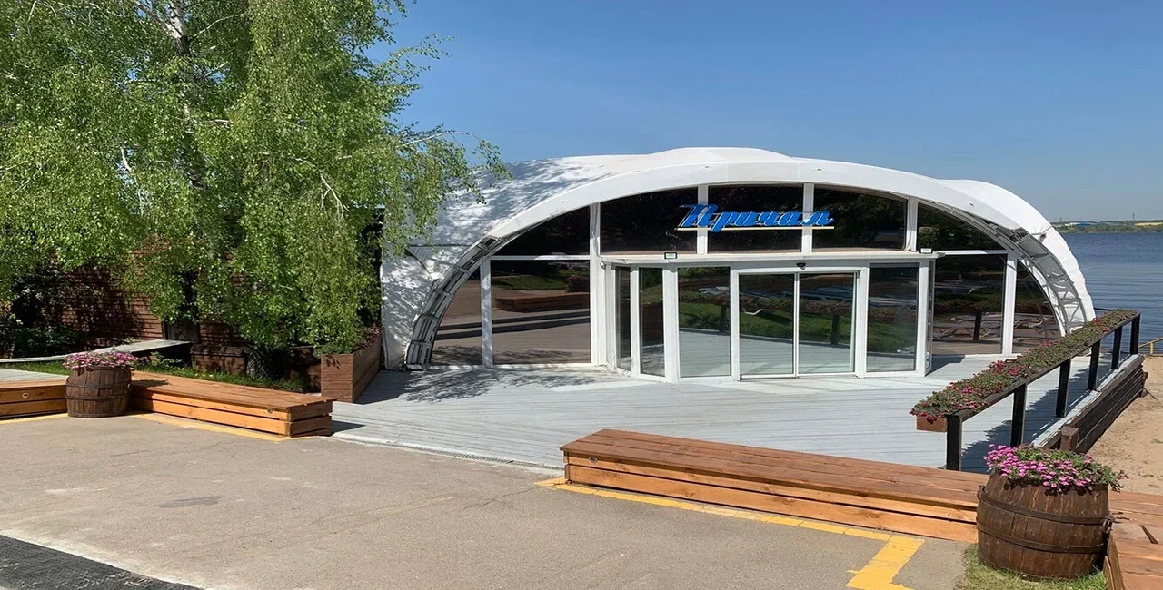 Экстерьер ресторана Причал в яхт-клубе Адмирал (Подмосковье)