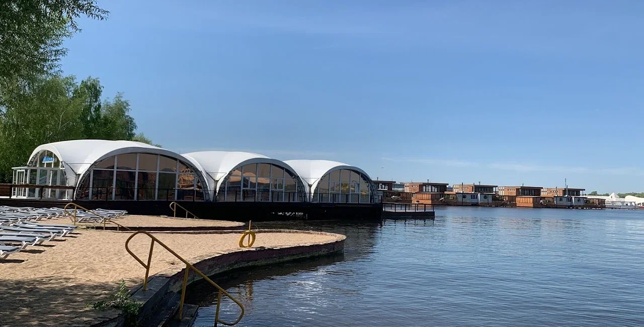 Аренда зала ресторана Причал в яхт-клубе Адмирал для проведения любых загородных мероприятий в МО