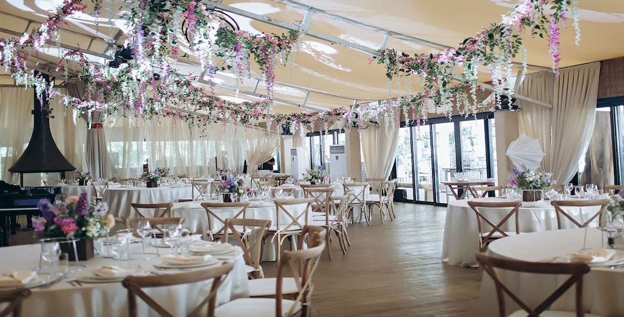 Ресторан с террасой в Soho Country Club в Москве