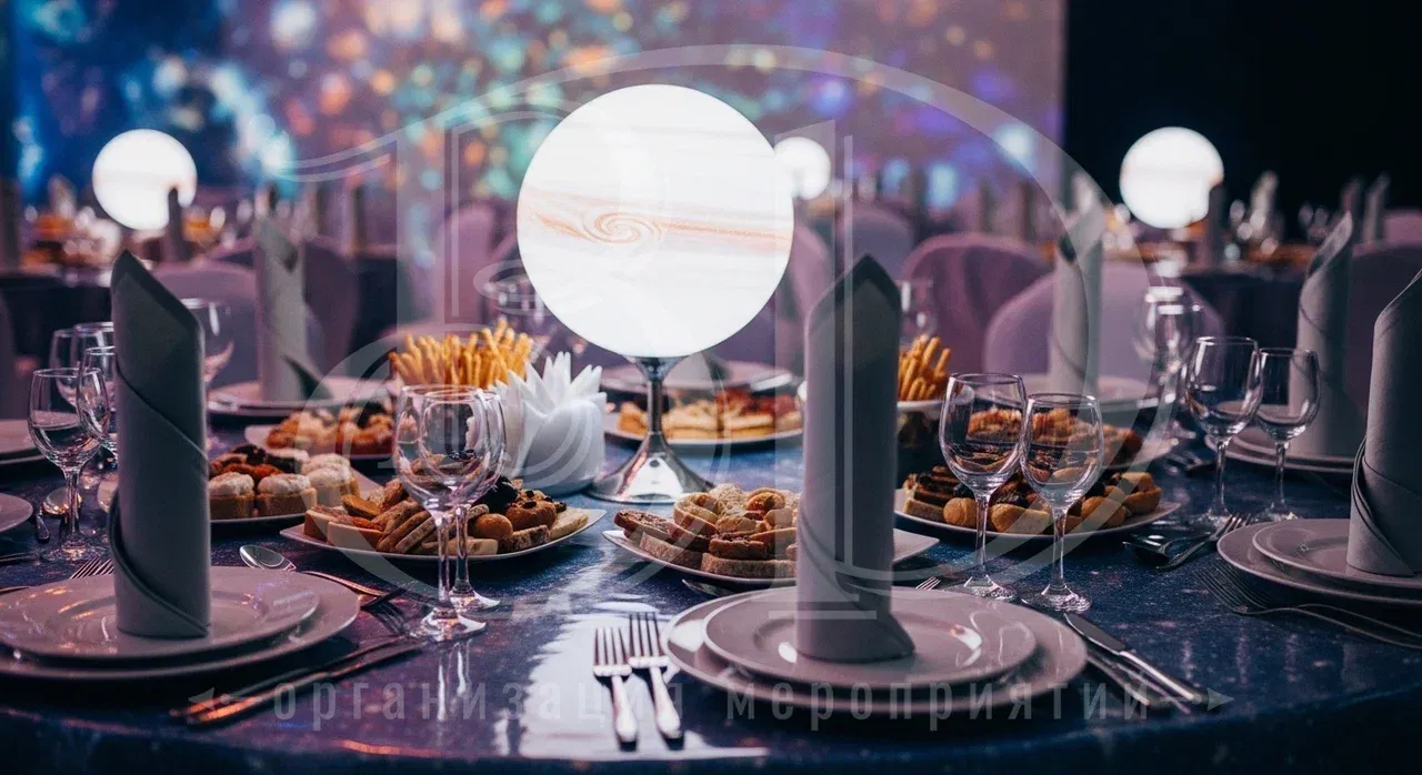 Космическая вечеринка: сервировка столов