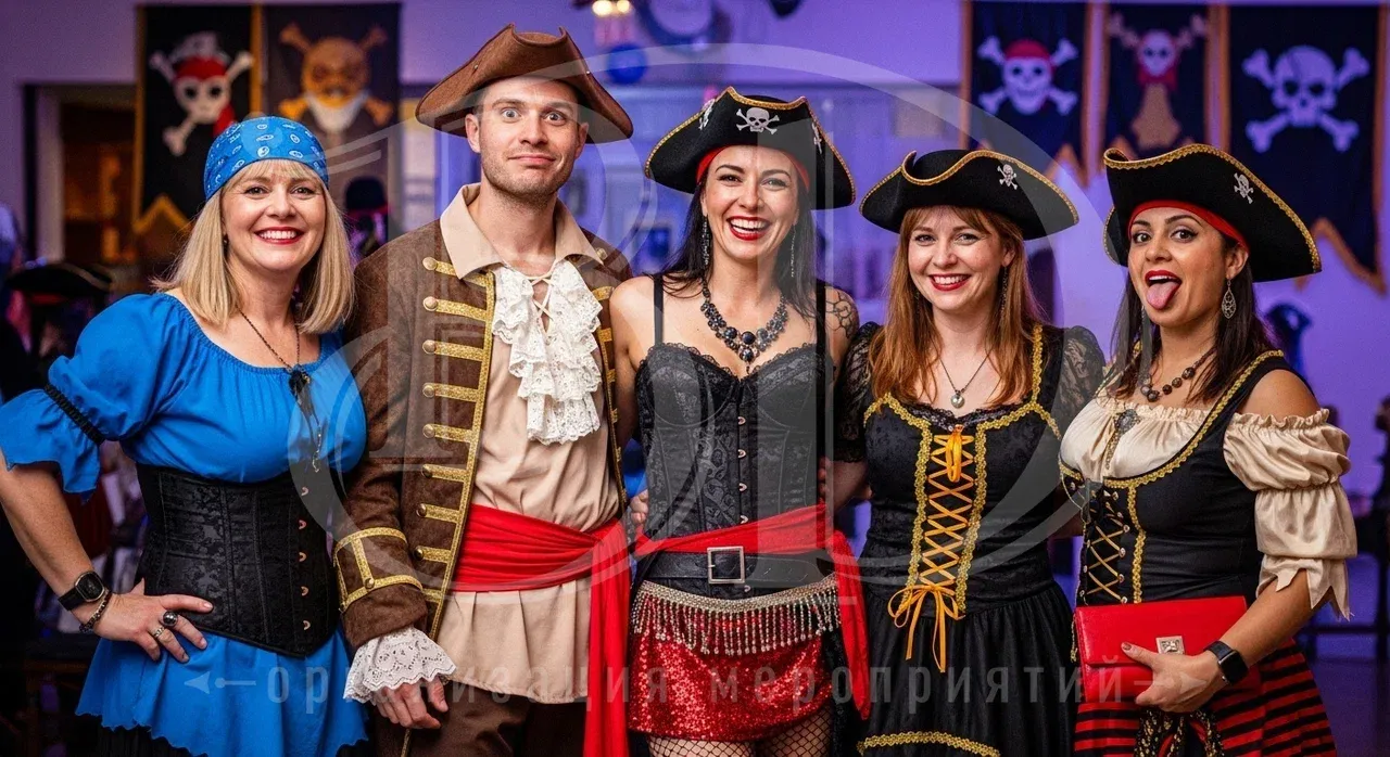 Отличное настроение гостей на пиратской вечеринке