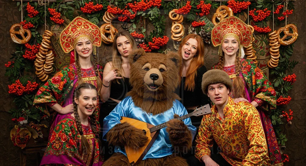 Гости event-мероприятия в стиле русских сказок