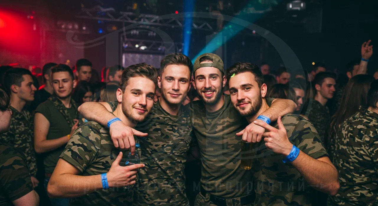Вечеринка милитари (военная)