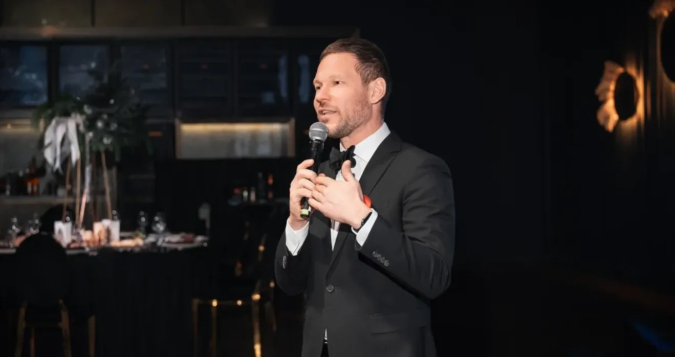 Алексей Харрис - ведущий новогоднего корпоратива в 2026 году для 3S Group