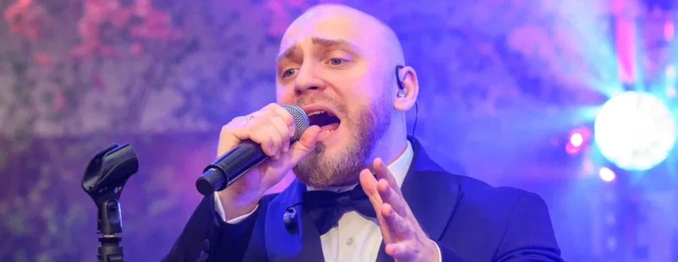 День строителя: живой вокал от сольного исполнителя