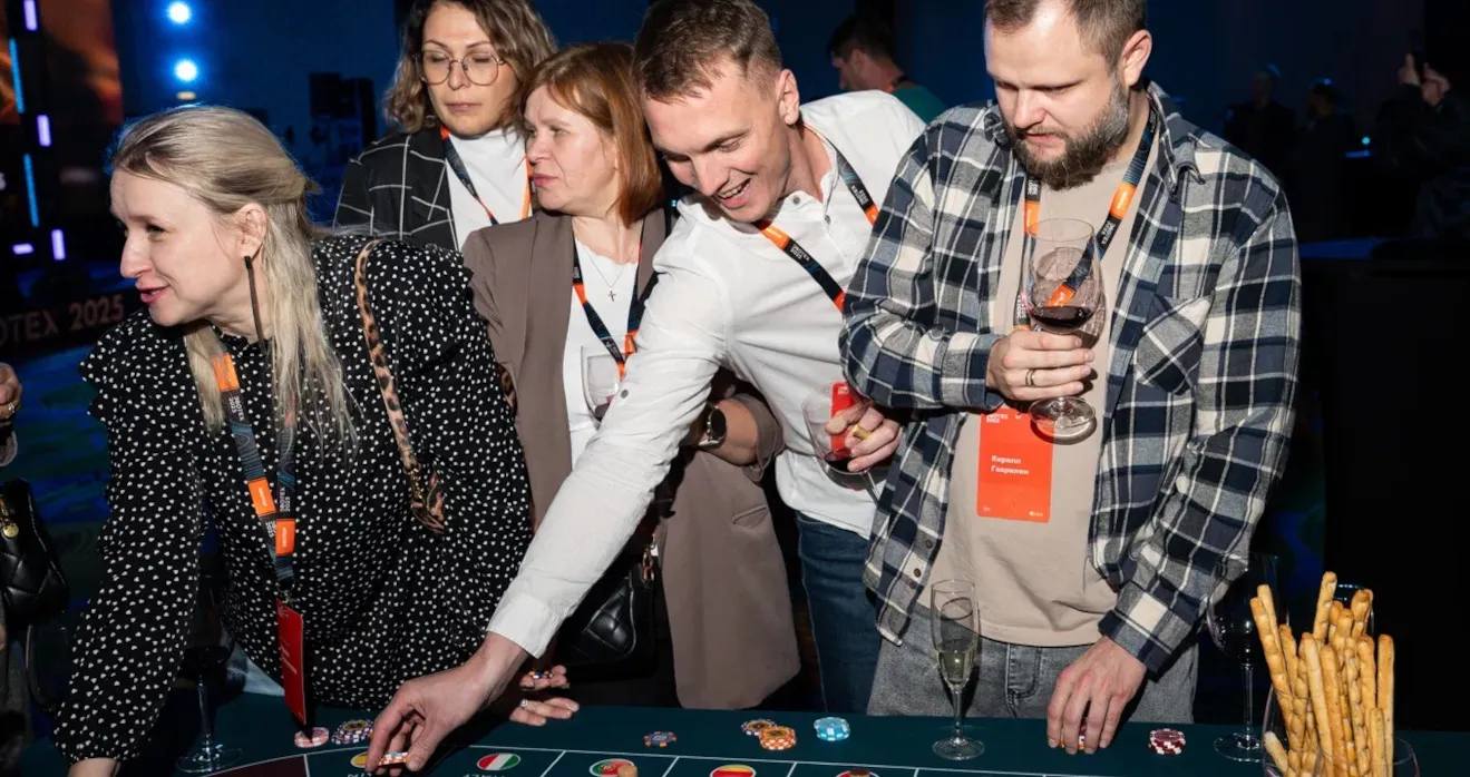 Стиль казино для вечерней программы конференции Эвотех