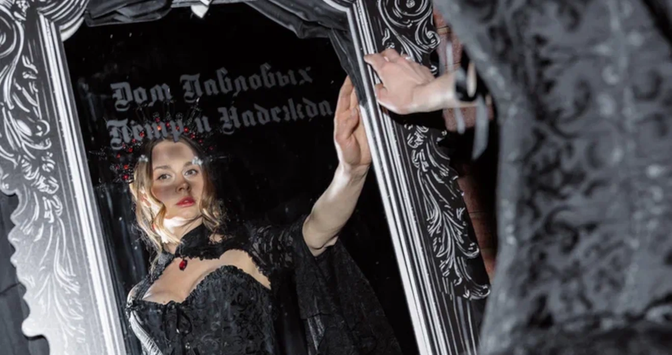 Атмосферные фото невесты на свадьбе в готическом стиле