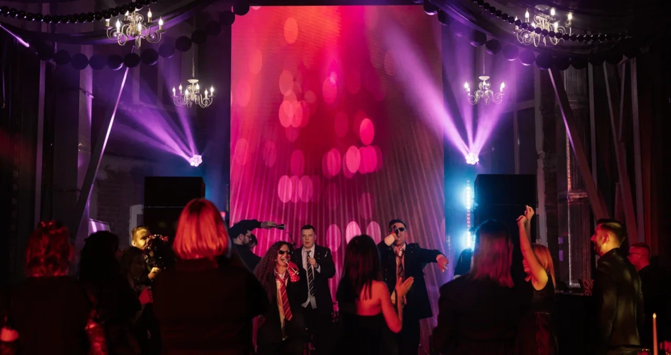 Танцы на свадьбе в стиле мрачной романтики