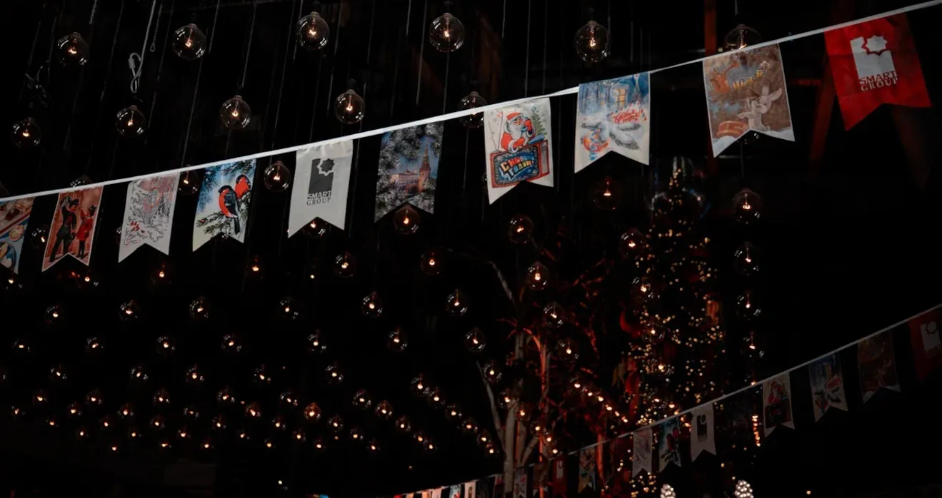 Корпоратив на Новый год: советский стиль в декоре пространства ресторана SIXTY в Москва-CITY