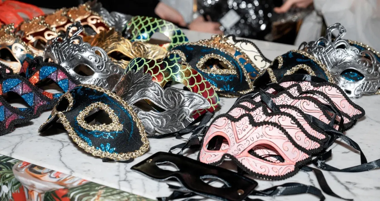 Уникальные карнавальные маски для гостей новогоднего корпоративного мероприятия