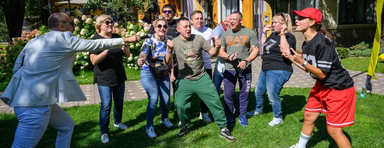 Летний корпоратив для компании КомТрансЮг: активные наставления от ведущего перед соревнованиями