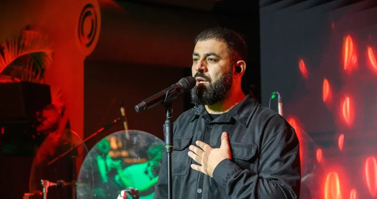 Севак Ханагян - армянский и российский сольный исполнитель на новогоднем корпоративе