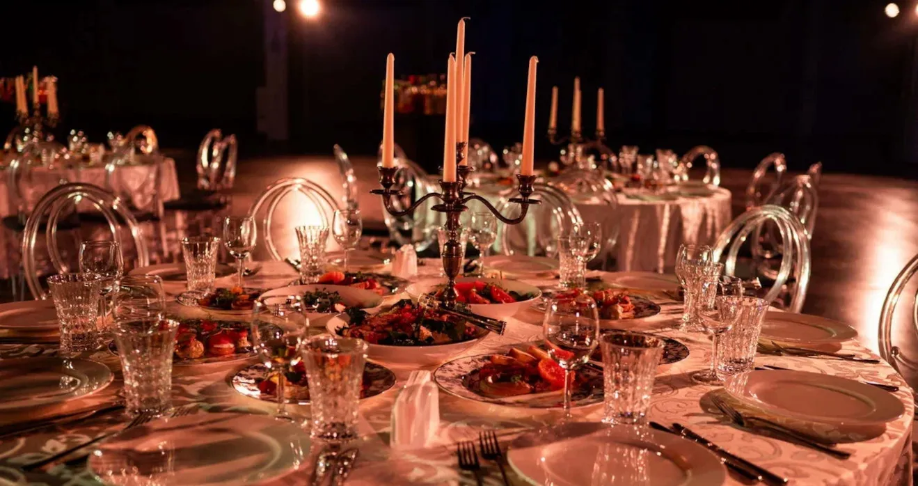 Сервировка столов для неформальной части RUVIERA Hotel Business Week 2025