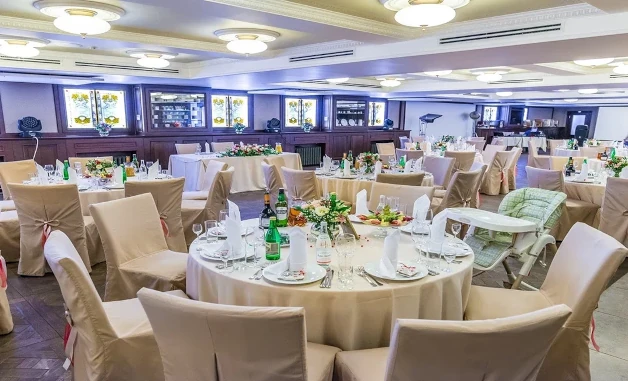 Зал Museum в Музее техники Вадима Задорожного для лазерного шоу в Москве